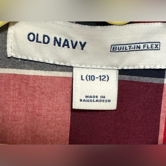 Old Navy Slim Fit Button Down - Plaid (Red, White, Blue, Gray) 🌟 - Picture 6 of 7